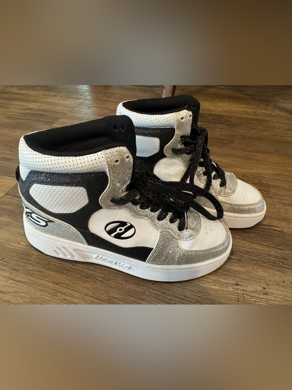 Heelys Girls Rezerve EX mid-top sneakers Sz 4 Black & Silver Disco Glitter EUC